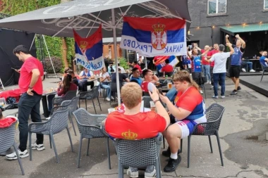 SPORTISSIMO U RIGI! NAVIJAČI SRBIJE ZAPEVALI DOBRO POZNATE PESME: "Orlovi" će zaista imati gromoglasnu podršku protiv Turske! (VIDEO)
