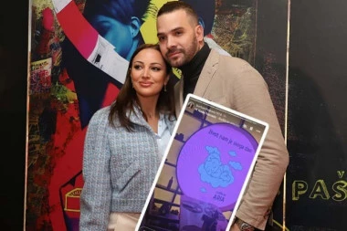 POZNATI PRISTIŽU NA SLAVLJE ŽIVOJINOVIĆA! Čitav restoran u znaku male Arije - ROZE MAGIJA ZA MALU PRINCEZU!