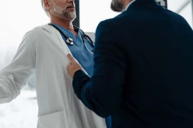 PACIJENT PRETIO ZAPOSLENIMA U ZDRAVSTVENOM CENTRU! Nije se slagao sa nalazima lekara!