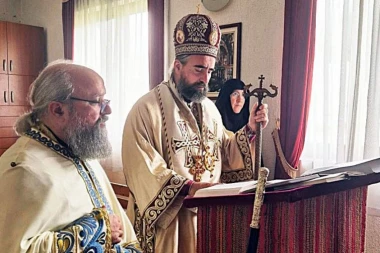 SVETLOST PROŠLIH VEKOVA OBASJAVA BISTRICU: Vladika Metodije služio liturgiju u Manastiru Podvrh, koji čuva dragocene relikvije