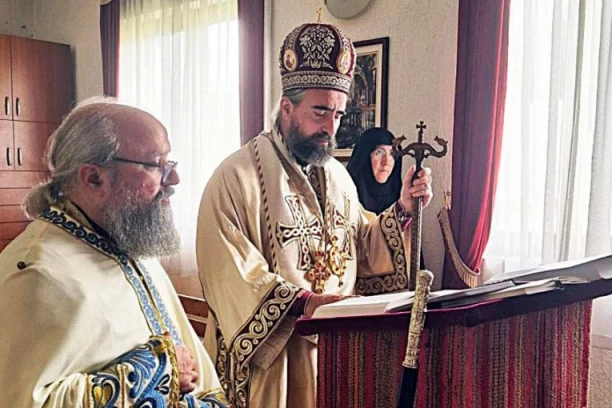 SVETLOST PROŠLIH VEKOVA OBASJAVA BISTRICU: Vladika Metodije služio liturgiju u Manastiru Podvrh, koji čuva dragocene relikvije