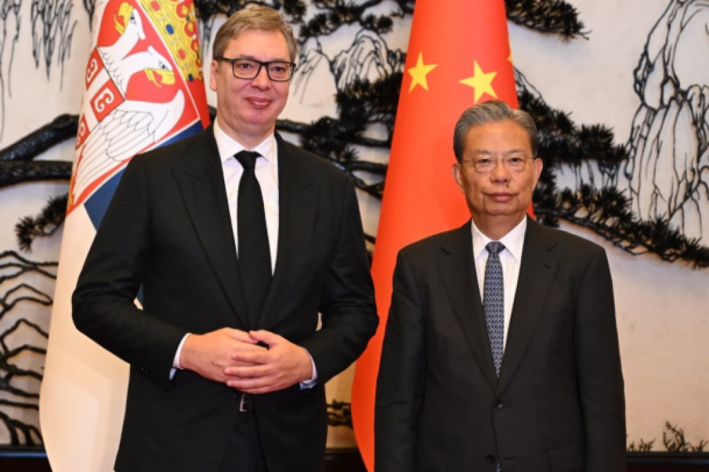 VUČIĆ SE SASTAO SA ČLANOM STALNOG KOMITETA POLITIČKOG BIROA KPK! Danas u Pekingu sa Si Đinpingom!