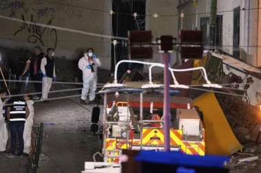 SVEDOCI MOLE PSIHOLOGE ZA POMOĆ, PROLAZNICIMA SUZE SAME IDU: Lisabon se slomio od tuge, objavljen SPISAK ŽRTAVA u padu tramvaja (VIDEO)