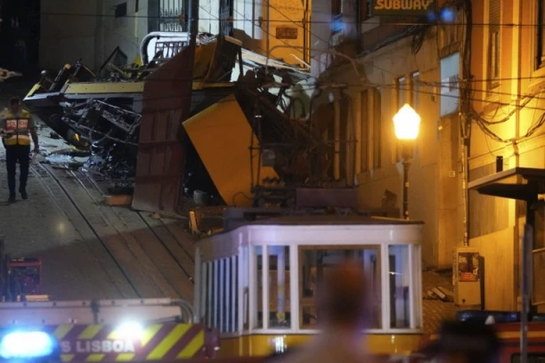 PUNOM BRZINOM, BEZ KOČENJA - PRAVO U SMRT! Isplivali jezivi detalji nesreće u Lisabonu - beživotna tela ispadala iz žičare! (VIDEO)