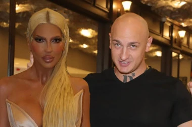 KARLEUŠA OBJAVILA UZNEMIRUJUĆI SADRŽAJ! Desingerica je DAVIO na snimanju: Spasite me, molim vas! (VIDEO)