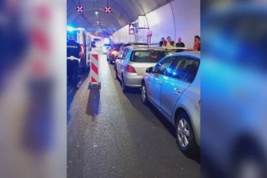 STRAVIČAN SUDAR U TUNELU LAZ! Ima povređenih - AUTO SE ZAUSTAVIO, PA NA NJEGA NALETELA JOŠ DVA VOZILA! (FOTO)