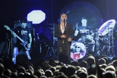 ZBOG PRETNJI SMRĆU OTKAZAO DVA KONCERTA! Drama poznatog pevača!