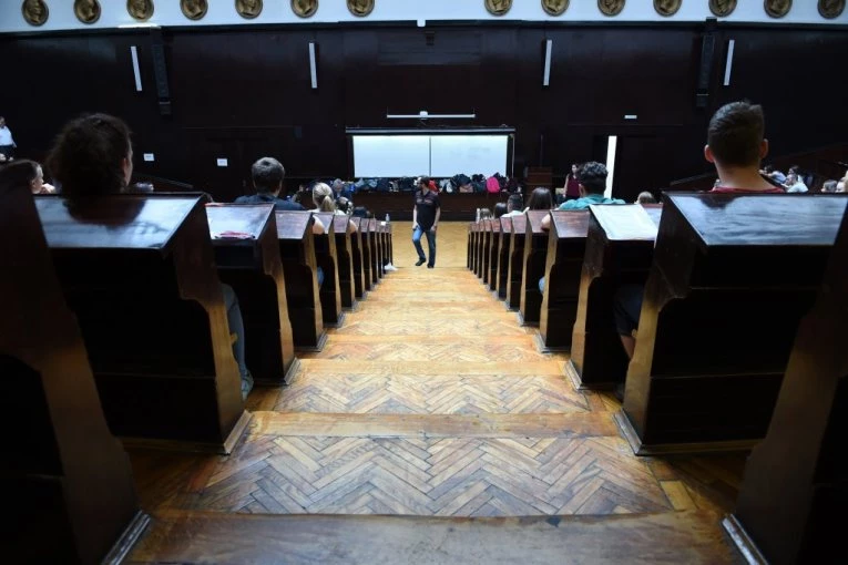 KONKURS TRAJE DO KRAJA SEPTEMBRA: Počele prijave za učeničke stipendije
