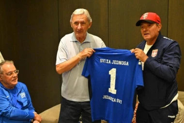 VI STE NAŠ UZOR - OVO JE RECEPT ZA USPEH: Selektor Stojković poslao NIKAD MOĆNIJU poruku Kariju Pešiću - sve se može kad se Srbi slože!