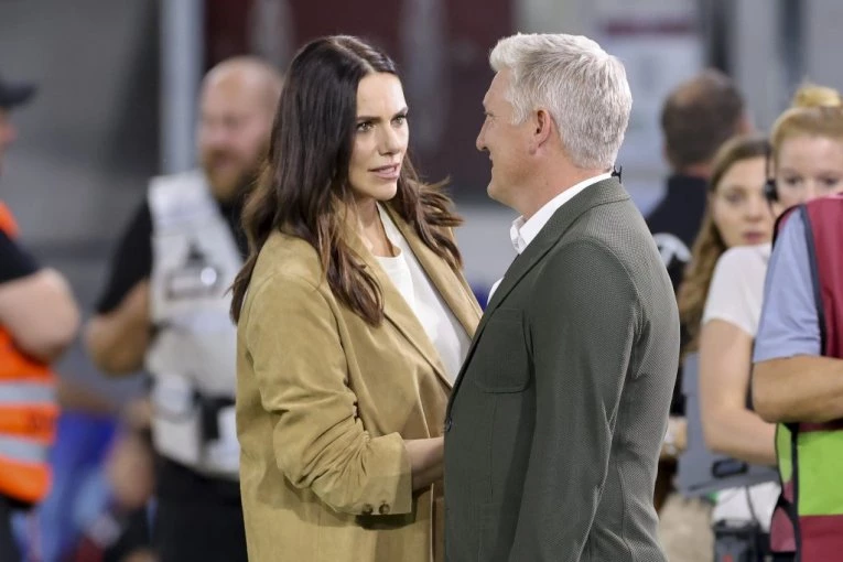 BASTIJANE, OPET TI JE ZALUTAO POGLED! Nemački švaler ne može da se suzdrži - a tek da vidite NJU! (FOTO)