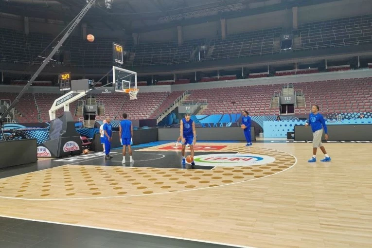 ŠOKANTAN PRIZOR NA TRENINGU FRANCUSKE: Pogledajte šta smo im zatekli među opremom za trening! (FOTO, VIDEO)