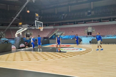 ŠOKANTAN PRIZOR NA TRENINGU FRANCUSKE: Pogledajte šta smo im zatekli među opremom za trening! (FOTO, VIDEO)