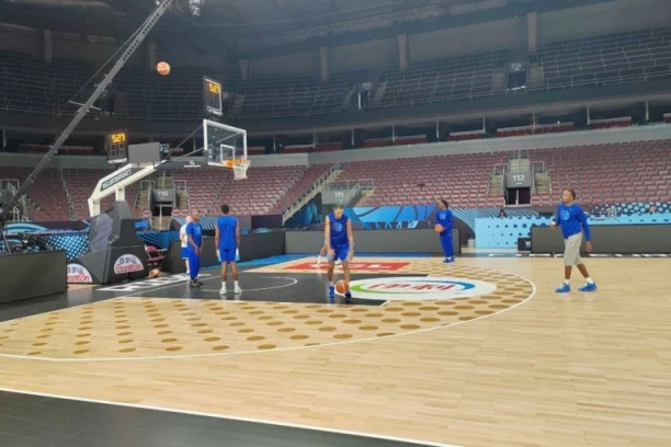 ŠOKANTAN PRIZOR NA TRENINGU FRANCUSKE: Pogledajte šta smo im zatekli među opremom za trening! (FOTO, VIDEO)
