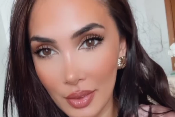 KARIJERA JOJ JE NA RUBU PROPASTI: Savetovala o muško-ženskim odnosima, sada isplivali dokazi o njenoj AFERI SA ZAUZETIM!