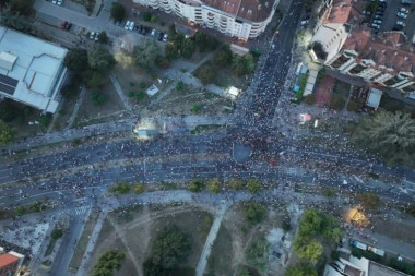PUKLI TAMO GDE SU I ZAPOČELI! Samo 4.000 ljudi na protestu "Srbijo, da li se čujemo"! NEĆE NAROD NASILJE I BLOKADE!