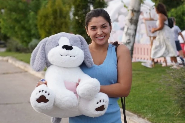 "IMALA SAM JAKE BOLOVE": Nadica Ademov došla na slavlje kod Tamare Milutinović sa LONGETOM!