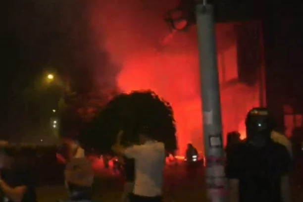 BLOKADERI BI DA ZAPALE LJUDE KAO U ODESI: Teroristi žele ukrajinski scenario u Srbiji (UZNEMIRUJUĆI VIDEO)