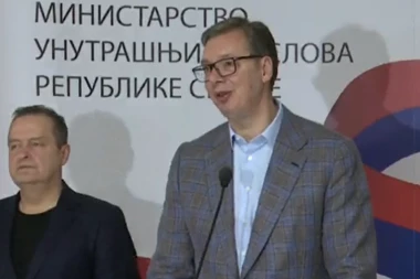 "POVREĐENO 11 POLICAJACA, VIŠE UHAPŠENIH DEMONSTRANATA! Vučić posle stravičnog nasilja blokadera: "BEDNICI NEĆE POBEDITI SRBIJU"!