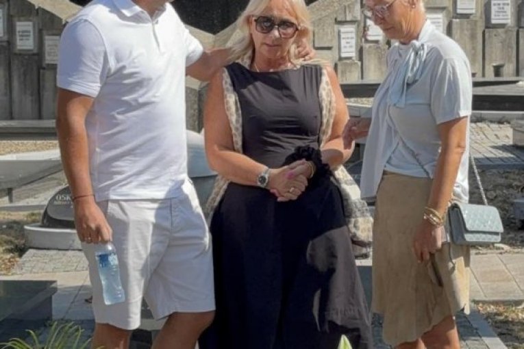 Porodica Šabana Šaulića na groblju