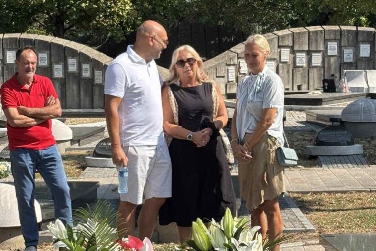 Porodica Šabana Šaulića na groblju
