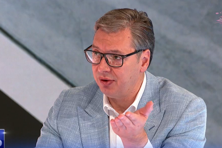 VUČIĆ: "Momiroviću ste uništili život, on je iz uspešne porodice, došao je u politiku na moj poziv!"
