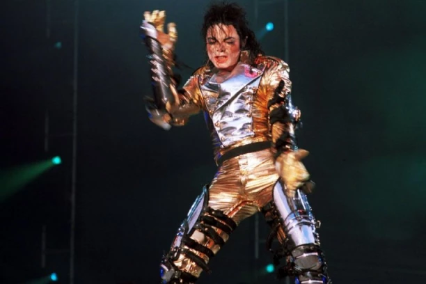 "NE UZIMAJTE ME U USTA, PRODAJU VAM FANTAZIJU": Ćerka Majkla Džeksona BESNA na producente filma o Kralju popa!