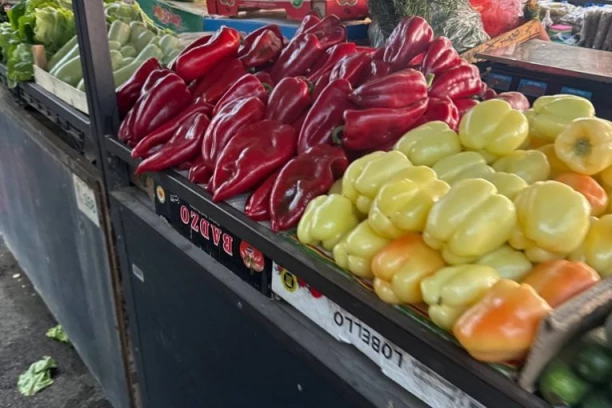 CENE PAPRIKA OTIŠLE U NEBESA! Počela pomama za zimnicom, evo gde su najjeftinije