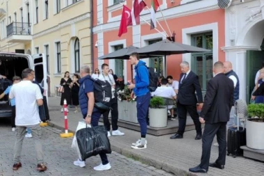 SADA JE ZVANIČNO KRAJ: Reprezentativci spakovali kofere, evo kada će sleteti u Beograd! (VIDEO)