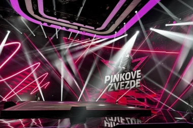 ZBOG NOVE VODITELJKE U "PINKOVIM ZVEZDAMA" ĆE VAM POPADATI VILICE! Pojavila se na snimanju, pa izazvala totalnu pometnju! (VIDEO)