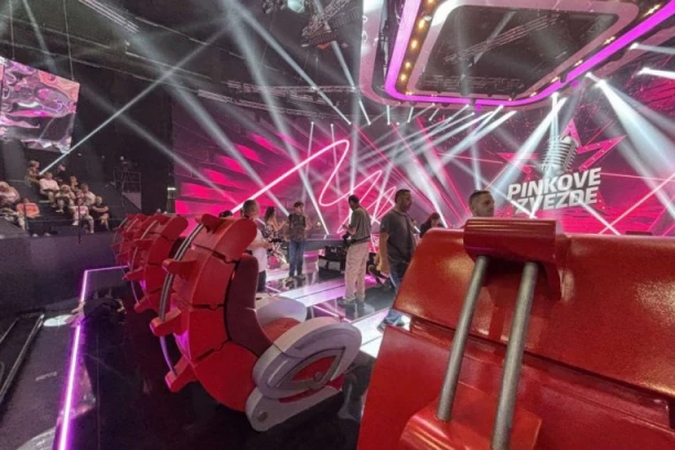 ŠOK-BOMBA U PINKOVIM ZVEZDAMA! Jovana Jeremić ušla u studiju, Karleuša prebledela kad je videla - pogledajte reakciju na pevanje! (VIDEO)