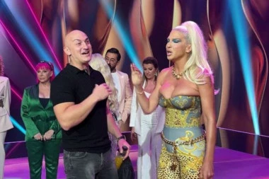 DRAMA NA SNIMANJU "PINKOVIH ZVEZDA", KARLEUŠI PALA ROLETNA ZBOG NAPADA DESINGERICE! Usledio žestoki sukob pred kamerama! (VIDEO)