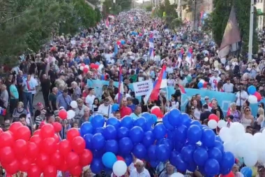 BLOKADERI U OČAJU! Ljubomorni zbog impozantnog skupa u Novom Sadu, ređaju STRAVIČNE UVREDE! (FOTO, VIDEO)