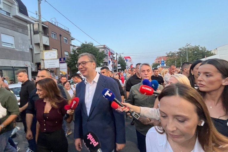 "NEĆEMO TUČU SA BRAĆOM I SESTRAMA!" Vučić o incidentu u Šapcu: Vidimo da ih je malo, ali pametniji popušta!