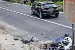 MOTOCIKLISTA TEŠKO POVREĐEN U UDESU! Policija i Hitna pomoć na licu mesta - HITNO ODVEZEN U BOLNICU! (FOTO)