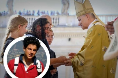 SUZE OVE MAJKE DIRNULE CEO HRIŠĆANSKI SVET: Antonija Salzano prisustvovala kanonizaciji svog sina Karla Akutisa (VIDEO)