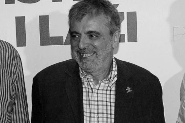 DANAS SE OPRAŠTAMO OD MIHAILA VUKOBRATOVIĆA! Osvanule potresne čitulje za čuvenog reditelja "Boljeg života" (GALERIJA)