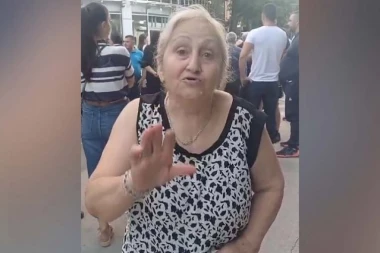 "I KAD GA NEMA NA LISTU, JA ĆU DA GA NAPIŠEM"! Ova gospođa je najšarmatniji učesnik skupova protiv blokada! SVI O NJOJ PRIČAJU! (VIDEO)