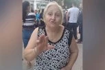 "I KAD GA NEMA NA LISTU, JA ĆU DA GA NAPIŠEM"! Ova gospođa je najšarmatniji učesnik skupova protiv blokada! SVI O NJOJ PRIČAJU! (VIDEO)