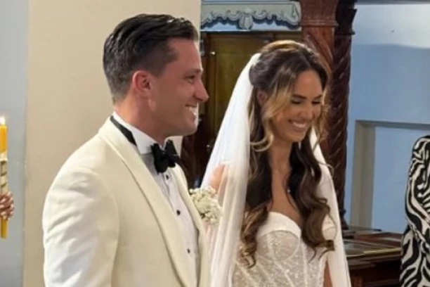 OŽENIO SE BIVŠI DEČKO KAĆE GRUJIĆ! Poznati stomatolog iz rijalitija POKAZAO ŠTA JE LUKSUZ: PORŠE OD 150.000 EVRA SVIMA POMUTIO PAMET!