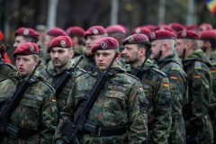 MLADI NEMCI NEĆE U RAT! Hiljade građana u protestu protiv povratka VOJNOG ROKA (FOTO)