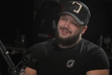 VOĐA "PANTERA" OTKRIO IDENTITET DIREKTORA KOGA SU NAVODNO UHVATILI U PEDOFILIJI! On sve demantovao: "Jedino je istina da su me teško pretukli"! (VIDEO)