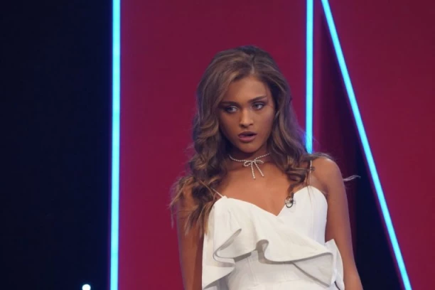 ŠTA SE DESILO SA SOFI TKAČENKO? Fanovi slomljeni od tuge, OVO SE DOGODILO NAKON RIJALITIJA! (FOTO)