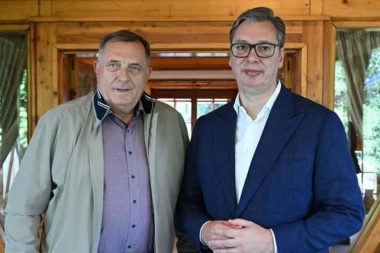 "BRATSKI SUSRET"! Predsednik Vučić poslao jaku poruku posle sastanka sa Miloradom Dodikom! (FOTO)