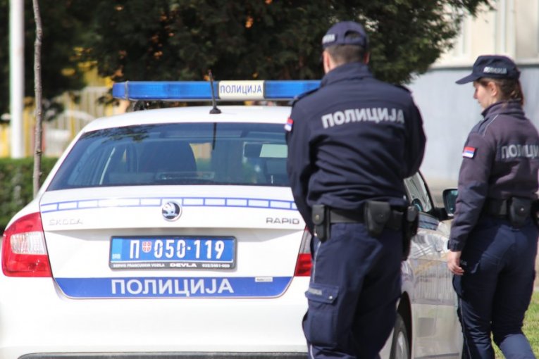 OPŠTI HAOS U NOVOM PAZARU! Maskirani napadači na kvadovima tukli palicama ljude na ulici – VIŠE POVREĐENIH!