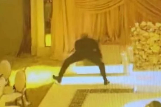 ŠOKANTNA KRAĐA! Uleteli na venčanje i oteli kutuju sa novcem! (VIDEO)