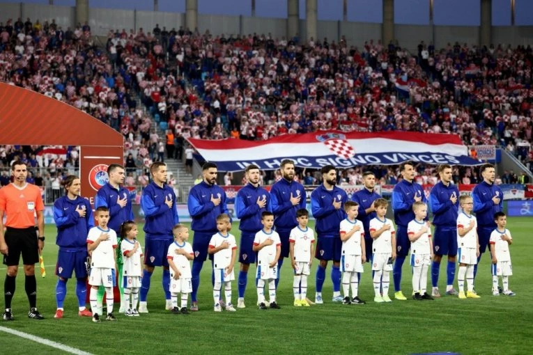 SKANDAL U HRVATSKOJ: Dok su gazili Crnu Goru, orilo se "Ubij Srbina"! (VIDEO)