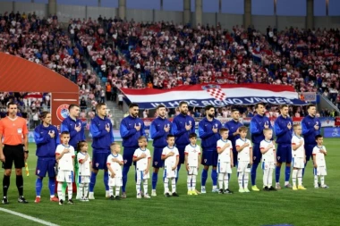 SKANDAL U HRVATSKOJ: Dok su gazili Crnu Goru, orilo se "Ubij Srbina"! (VIDEO)