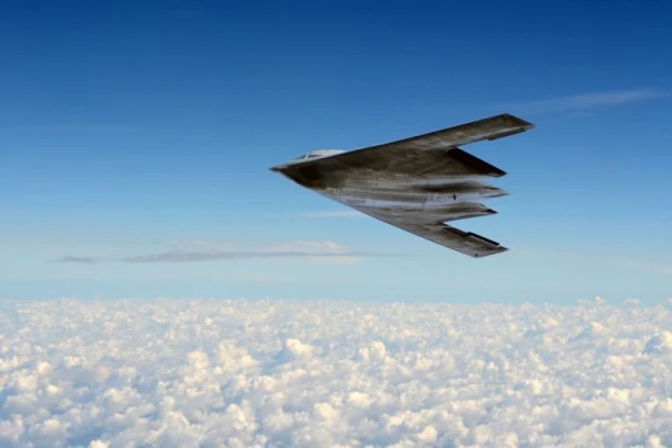 NEMAČKI VOJNI AVION SATIMA KRUŽIO IZNAD PRIŠTINE! Morao da promeni odredište, evo i zbog čega