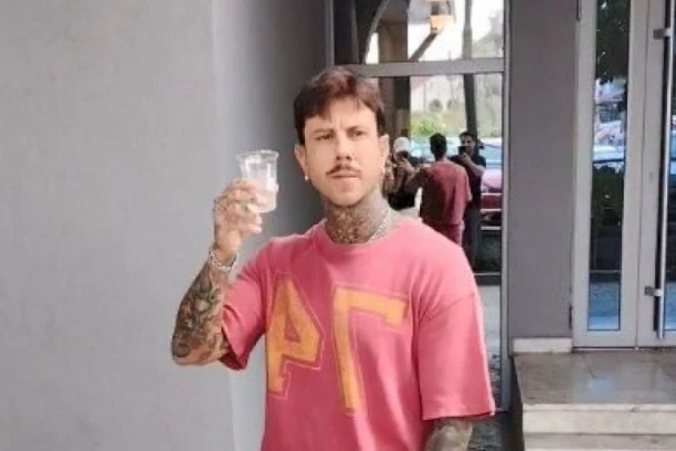 PRE ĆU DA POJEDEM TOALET PAPIR NEGO TO! Oglasio se Filip Đukić pred ulazak u "Elitu 9"!