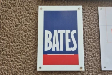 SAZNAJEMO! OVO JE FIRMA IZ KOJE JE ODNET SEF SA 250.000 EVRA! Pod istragom 20 zaposlenih, lopov zaključao vrata i odšetao iz zgrade! ŠOK!